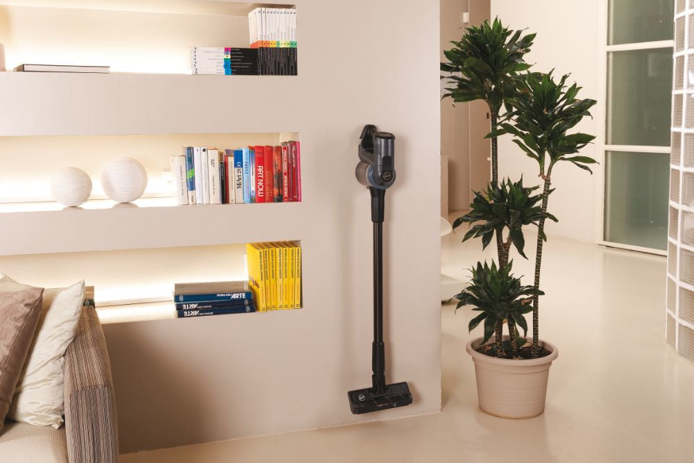 Hoover HF4, Aspirapolvere senza filo, Nero/Argento, 0,7L, Senza sacchetto