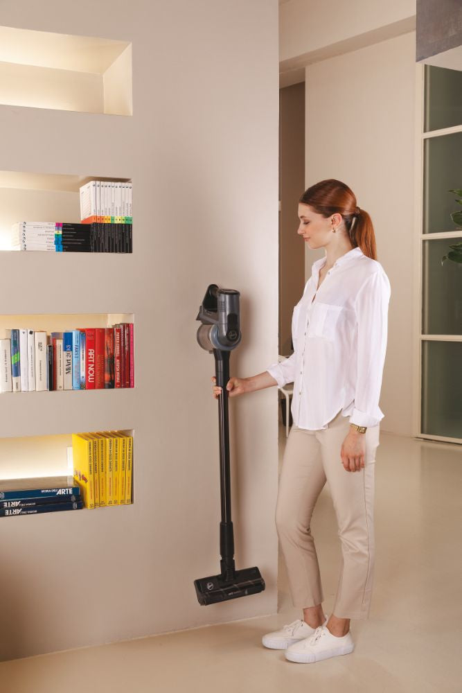 Hoover HF4, Aspirapolvere senza filo, Nero/Argento, 0,7L, Senza sacchetto